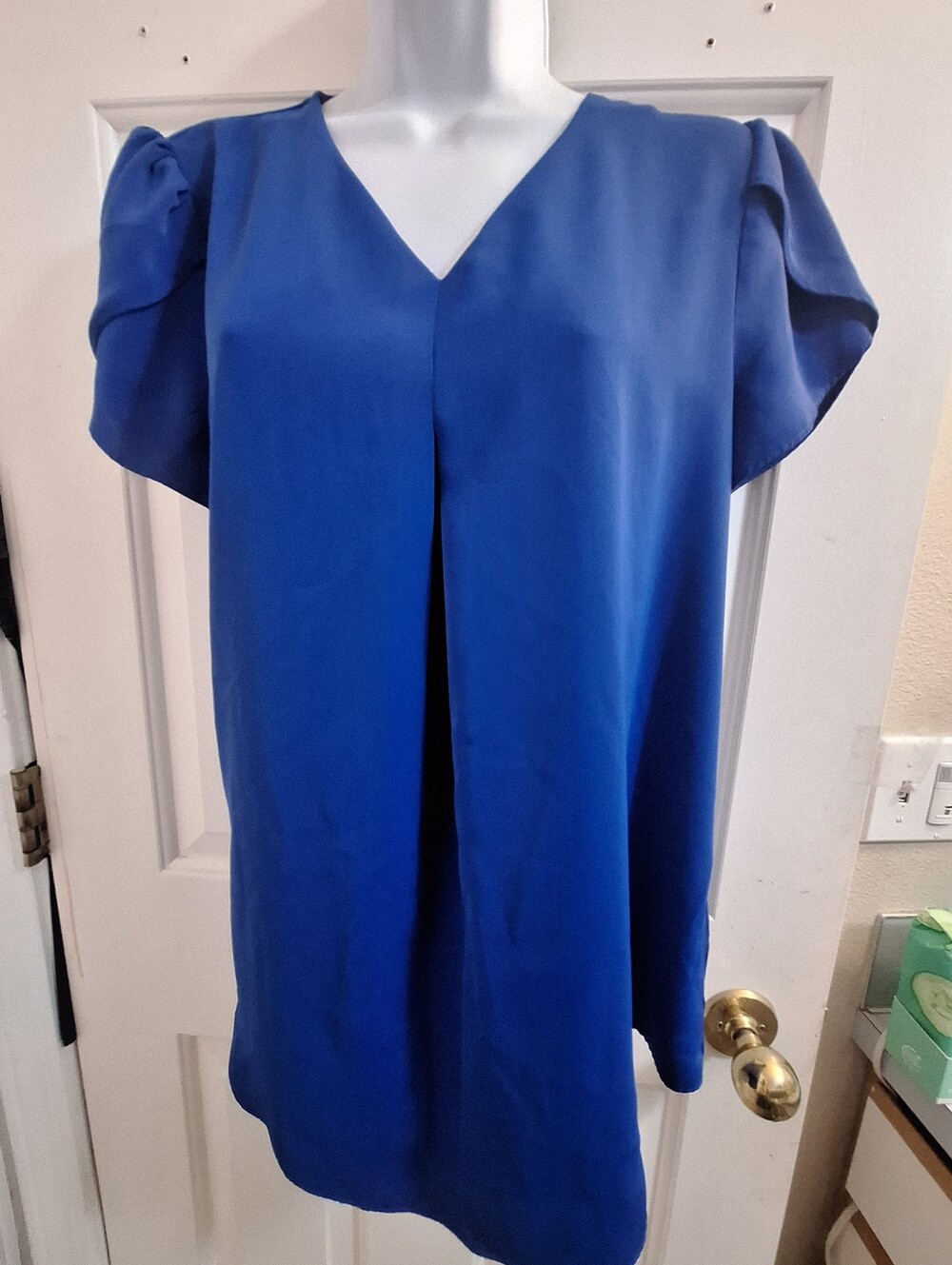 Women's Anyally V-Neck Flutter Sleeve Top in Royal Blue Small